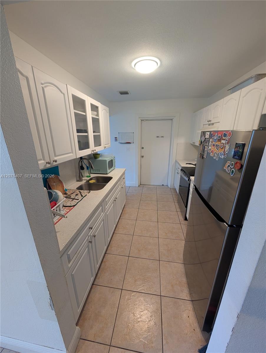 225 NW 53rd St # R — Photo 5