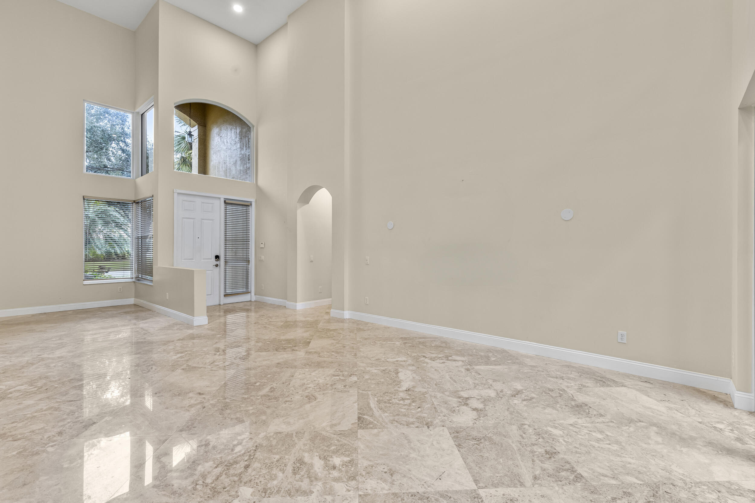 6966 Great Falls Circle — Photo 5