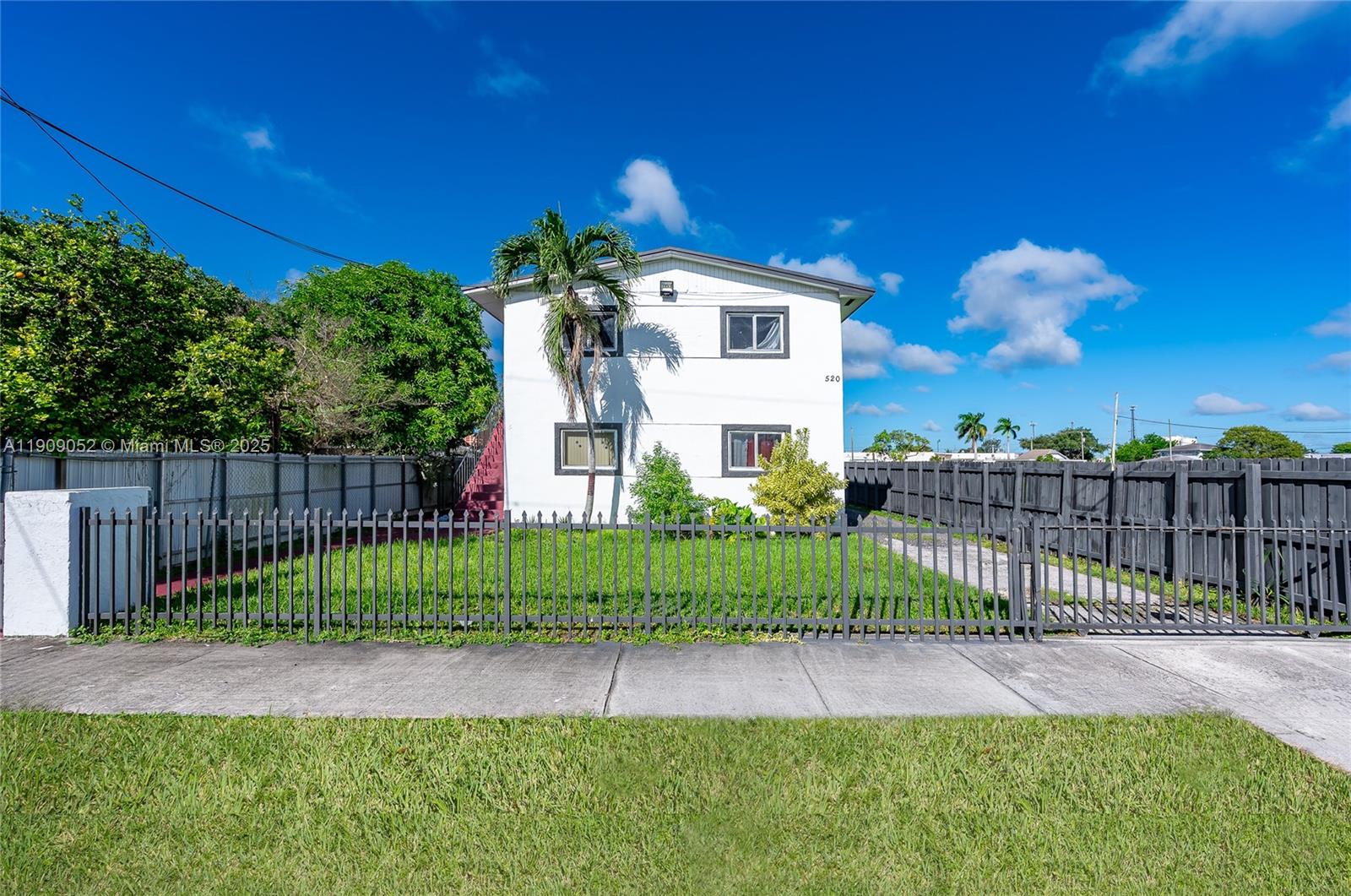 520 SW Krome Ter, Homestead FL 33030