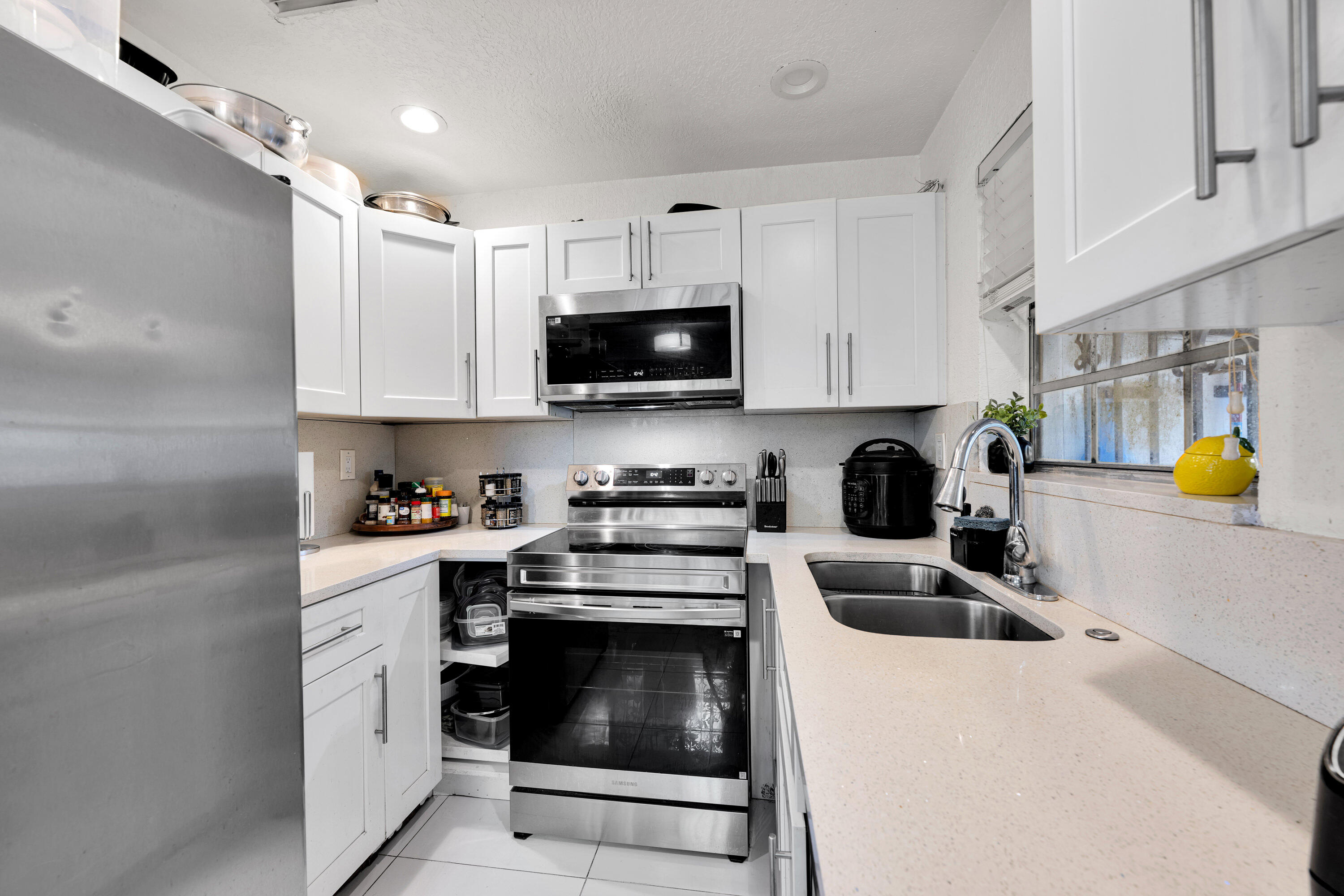 406 SW 15TH Terrace — Photo 4