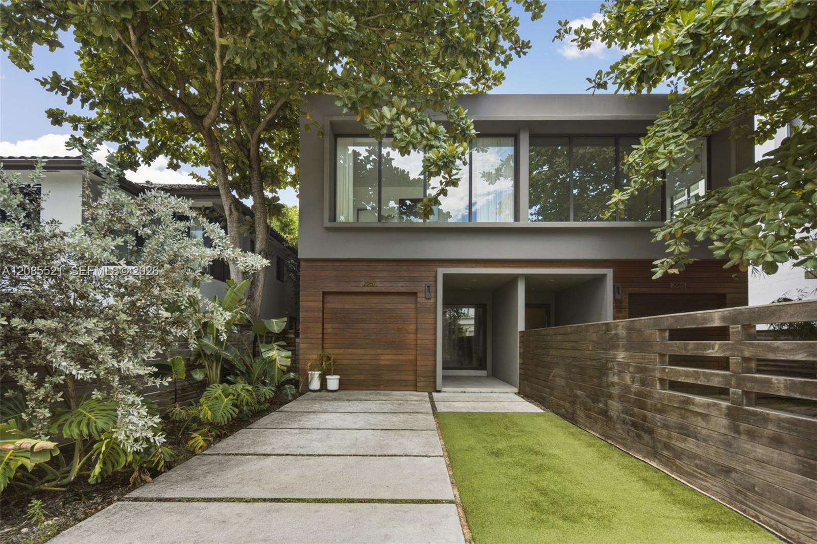 2957 Coconut Ave — Photo 2