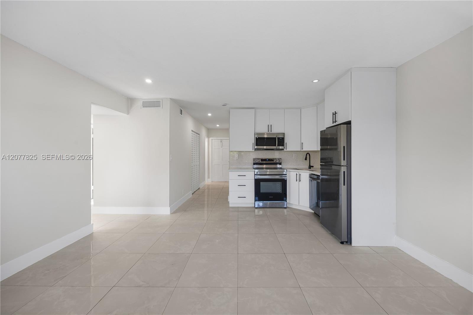 5420 Hollywood Blvd # 209 — Photo 4