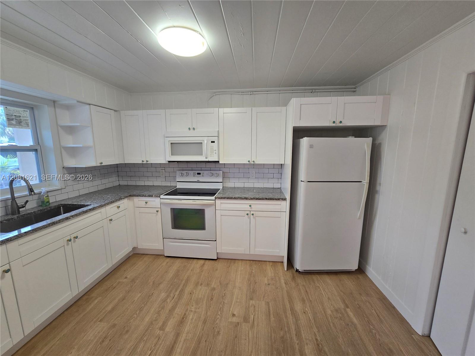 4000 Greenwood Ave — Photo 5