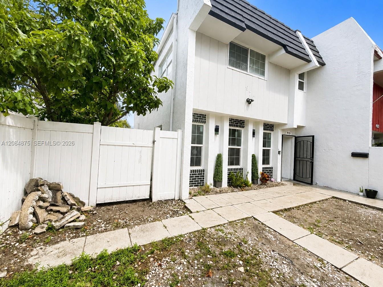 970 Sw 80 Ave # A, North Lauderdale FL 33068