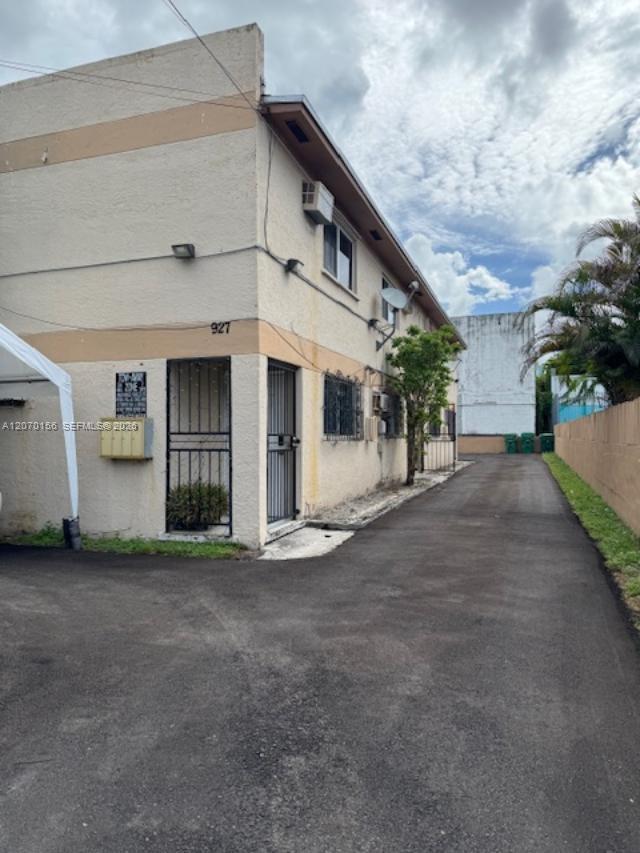 927 NW 7th Ct # 3, Miami FL 33136
