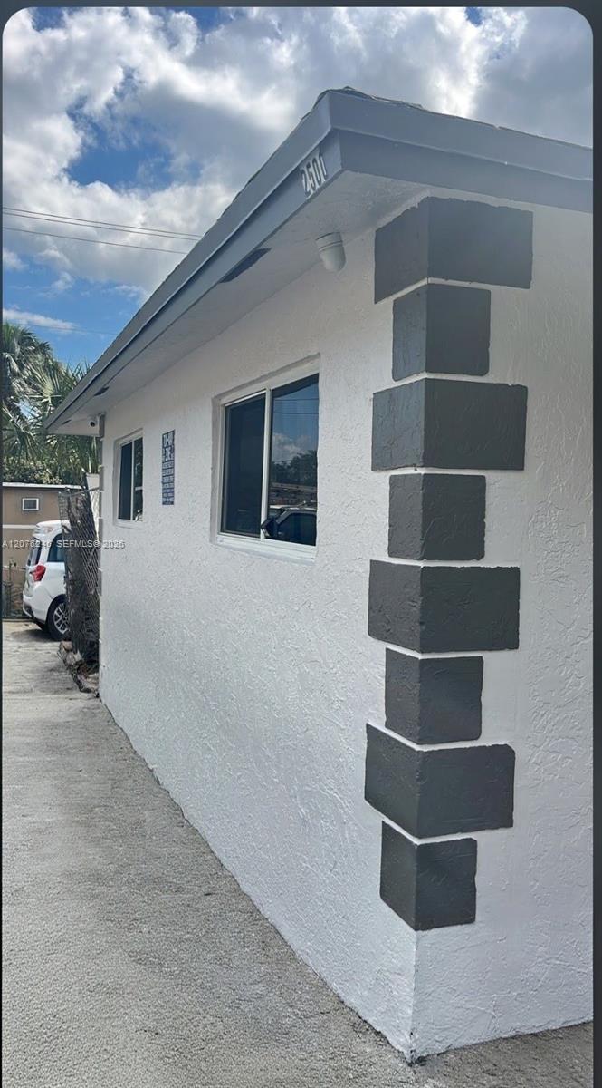 2500 Franklin Dr — Photo 3