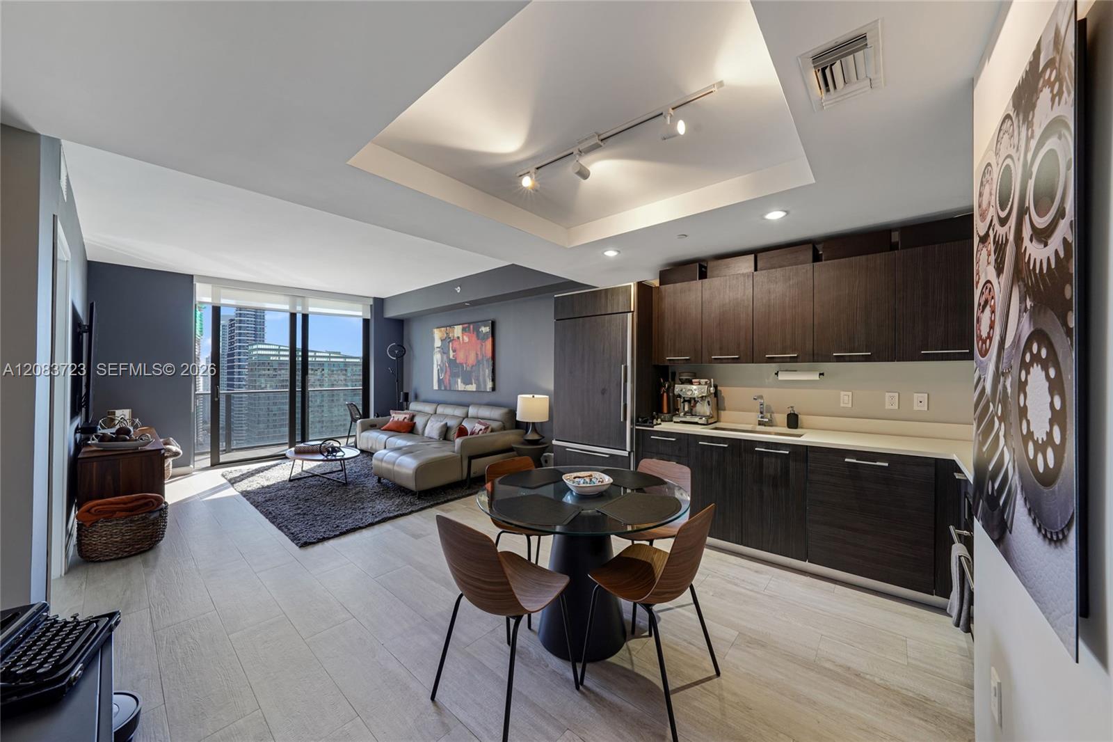 45 SW 9th St # 3405 — Photo 2