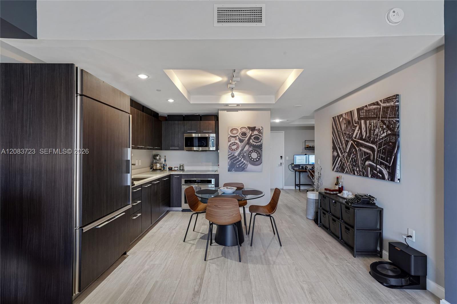 45 SW 9th St # 3405 — Photo 3