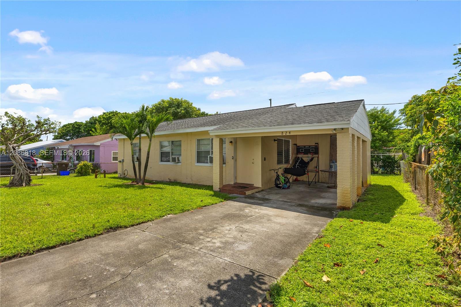 824 44th St, West Palm Beach FL 33407