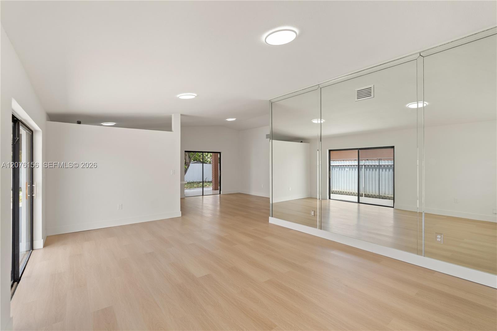 1201 SW 142nd Ave — Photo 2
