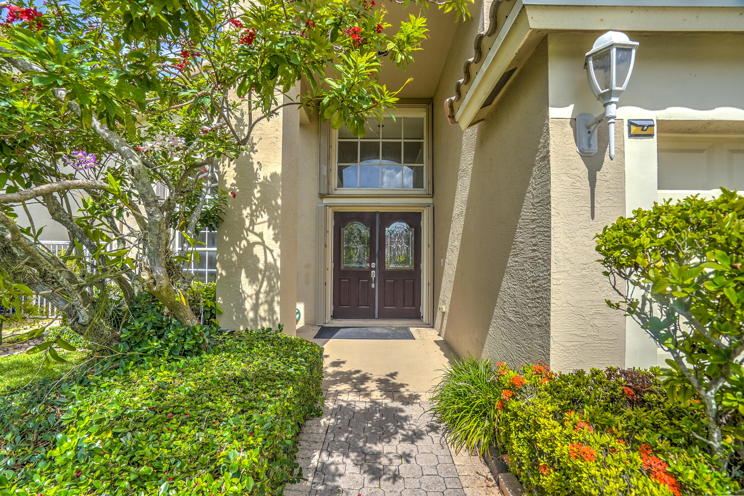 1117 AVONDALE Court — Photo 4