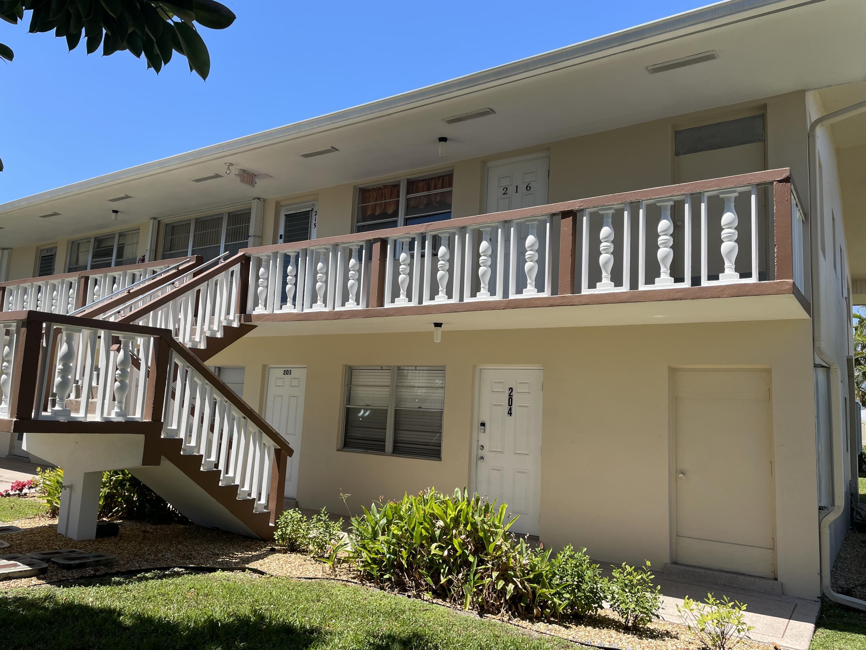 203 Easthampton I, West Palm Beach FL 33417