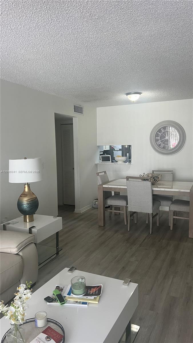 1480 W 46th St # 210 — Photo 5