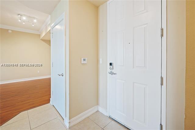 3001 NE 185th St # 615 — Photo 4