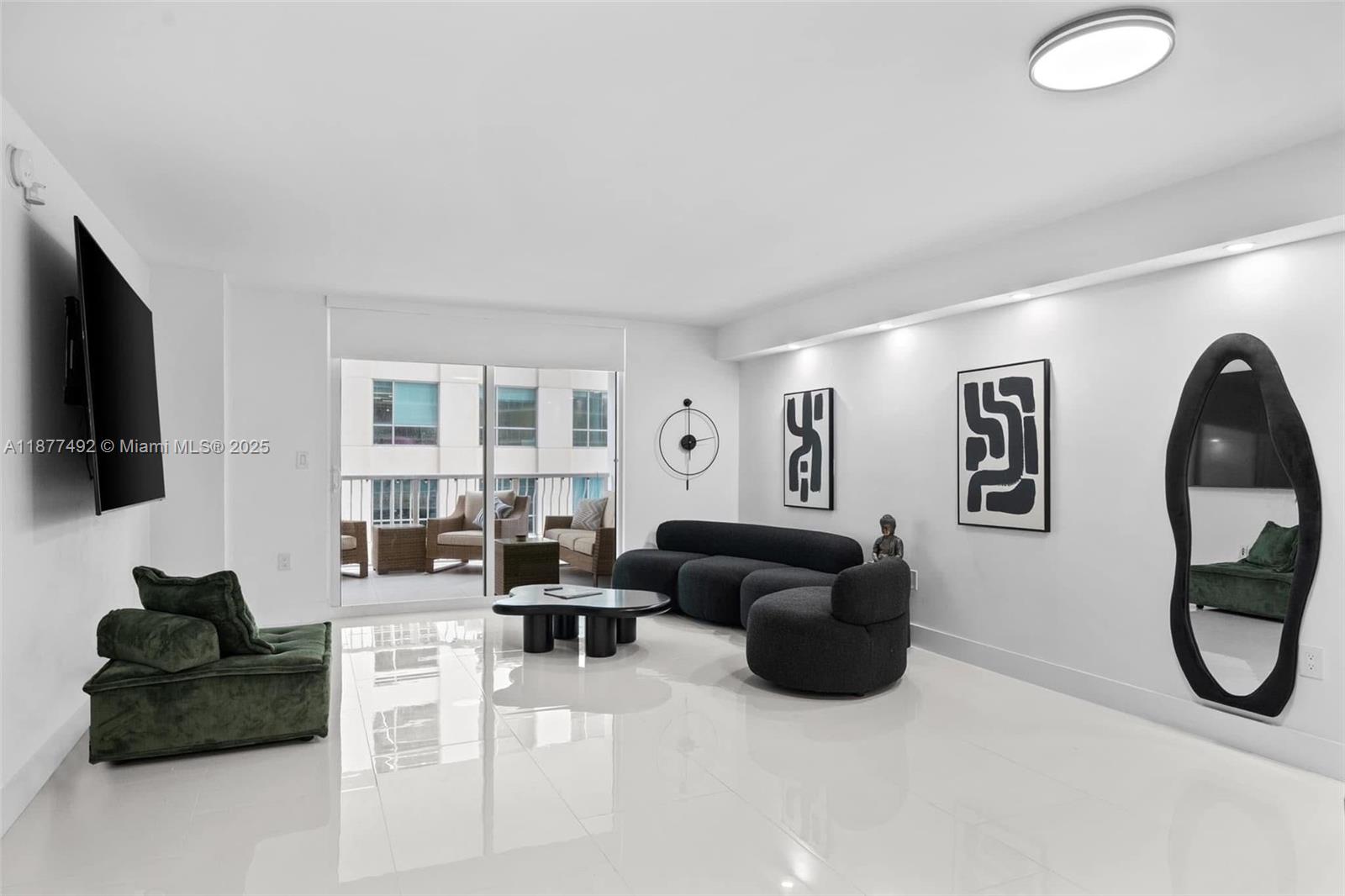 1200 Brickell Bay Dr # 2812, Miami FL 33131