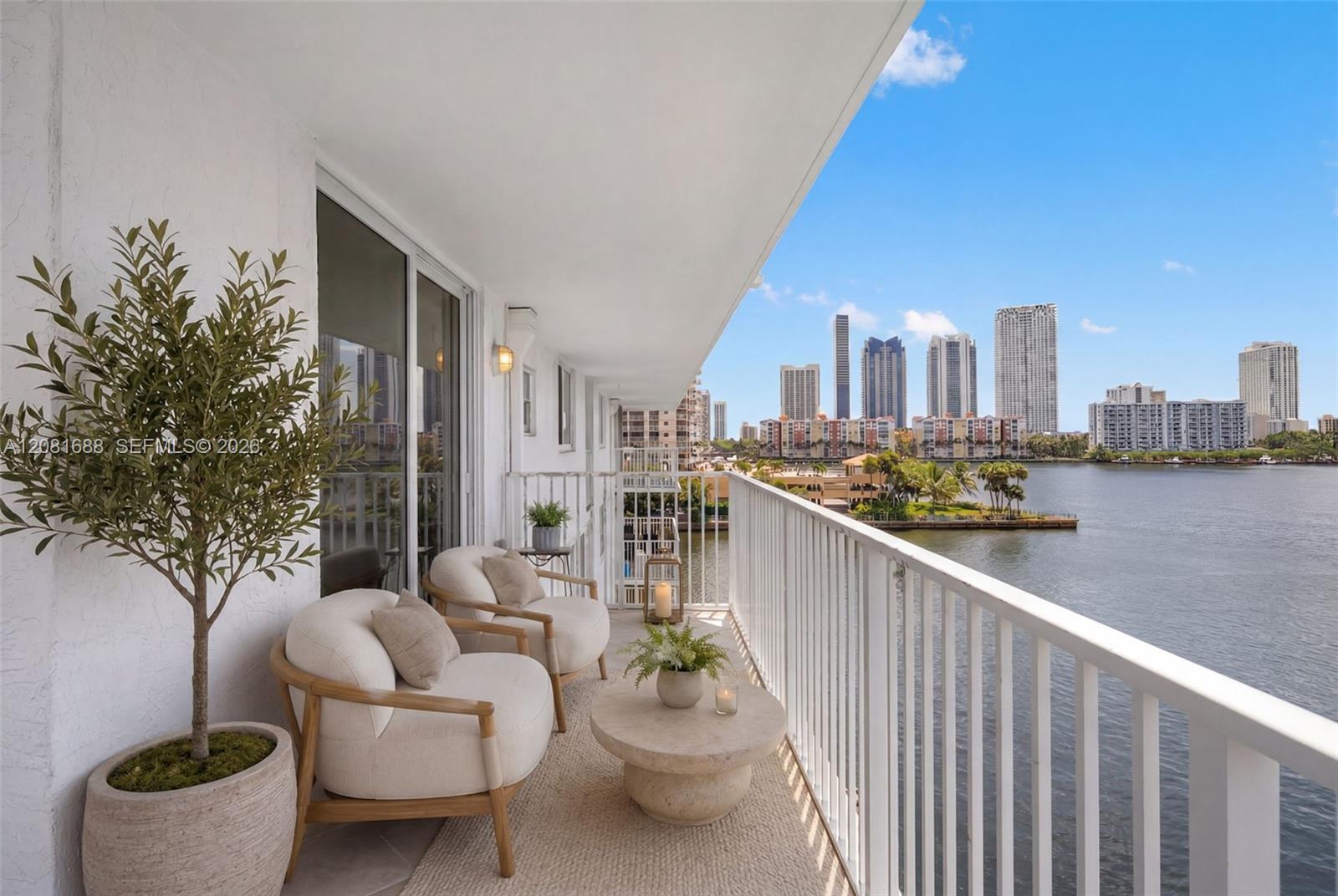 4000 NE 169th St # 607 PLUS 30 FT DOCK — Photo 2