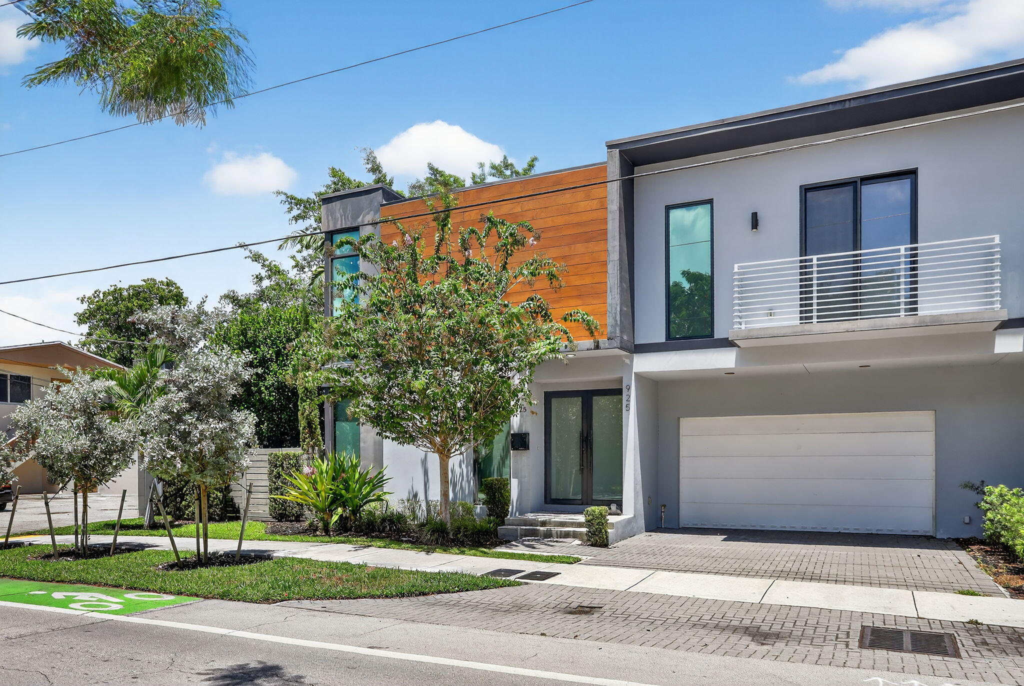 925 NE 6th Street, Fort Lauderdale FL 33304
