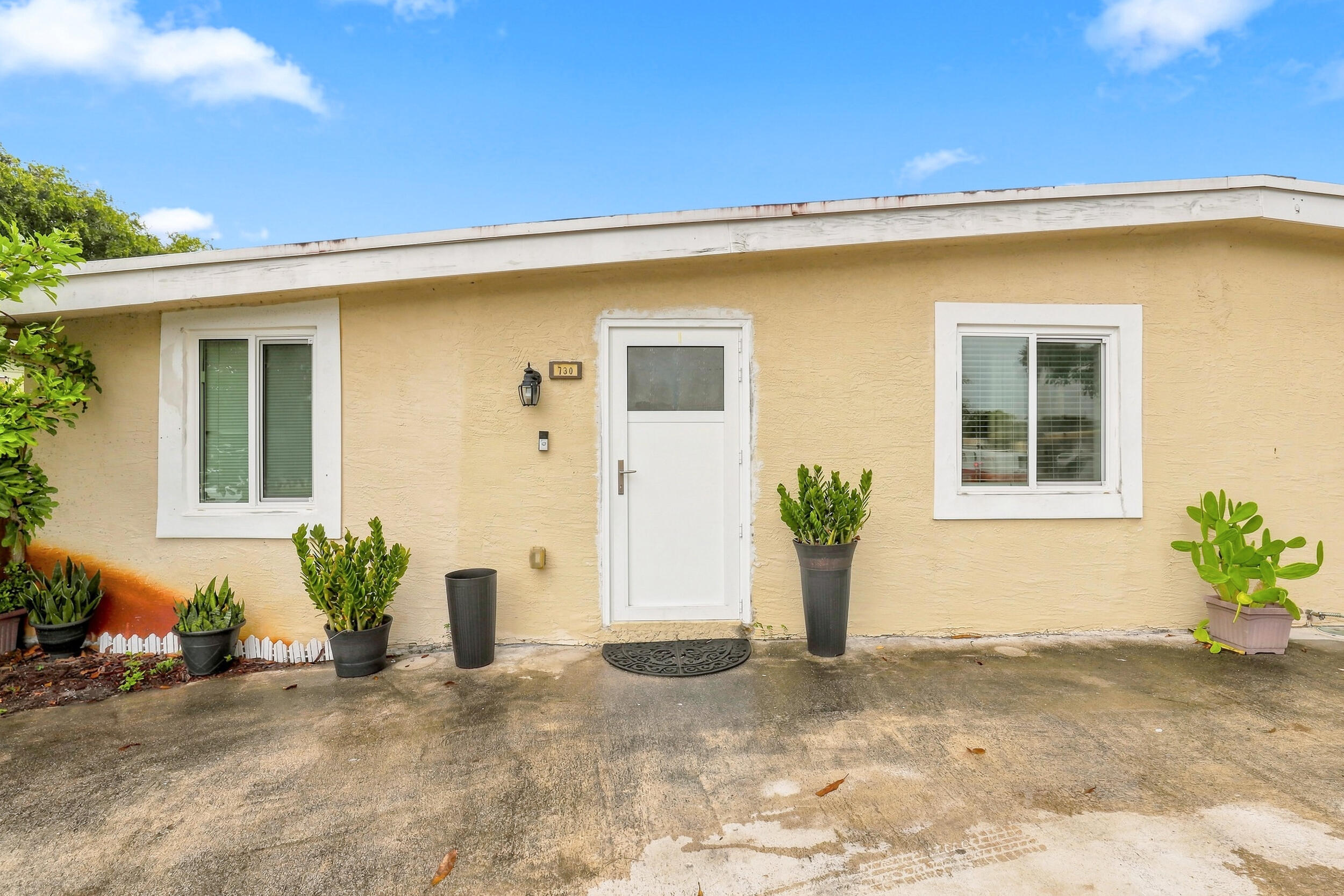 730 GARDENIA Drive — Photo 4
