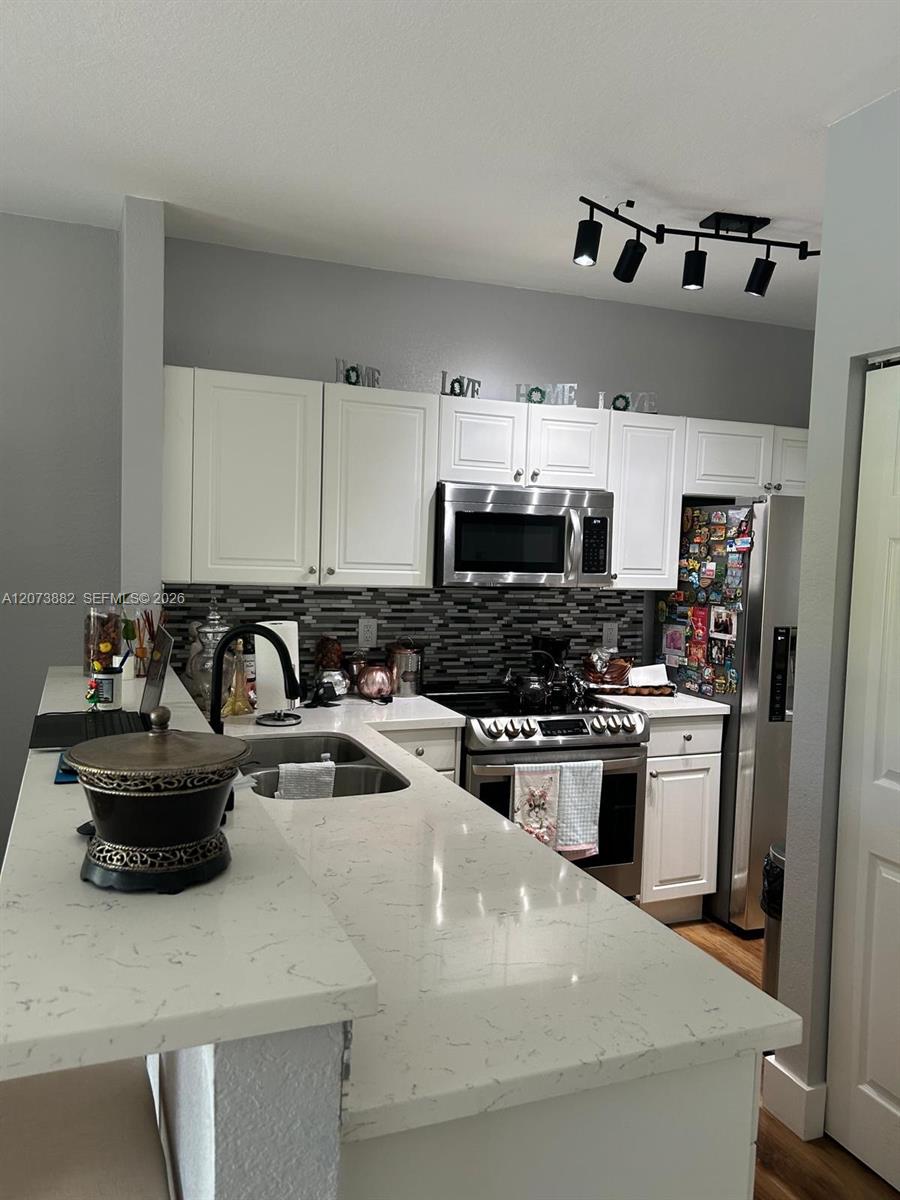 3370 NE 13th Cir Dr # 20 — Photo 3