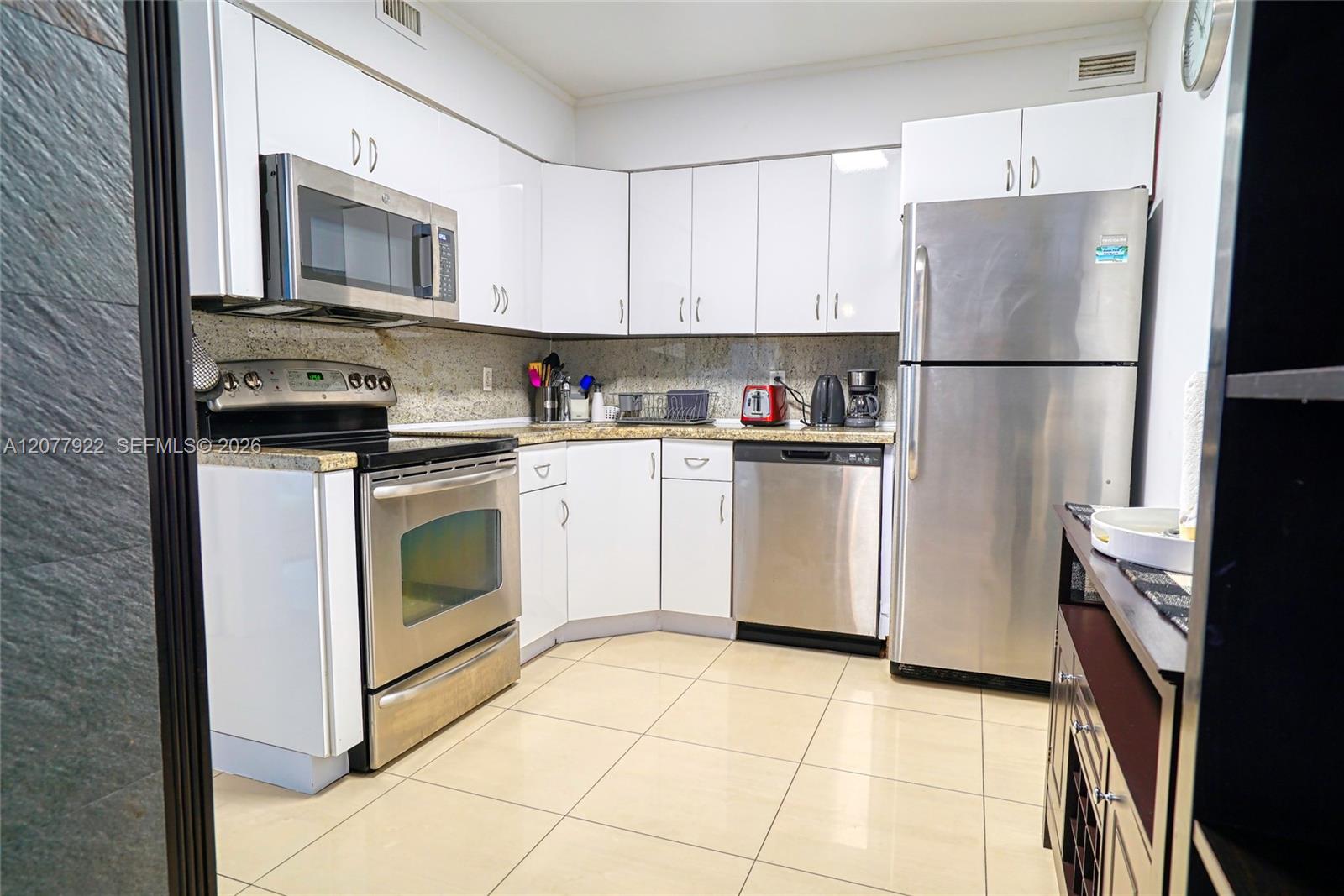 5161 Collins Ave # 1101 — Photo 3