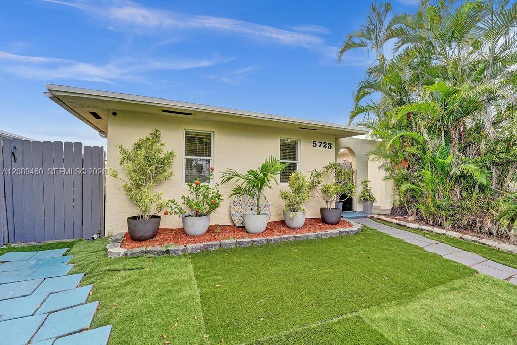 5723 SW 24th Ave — Photo 3