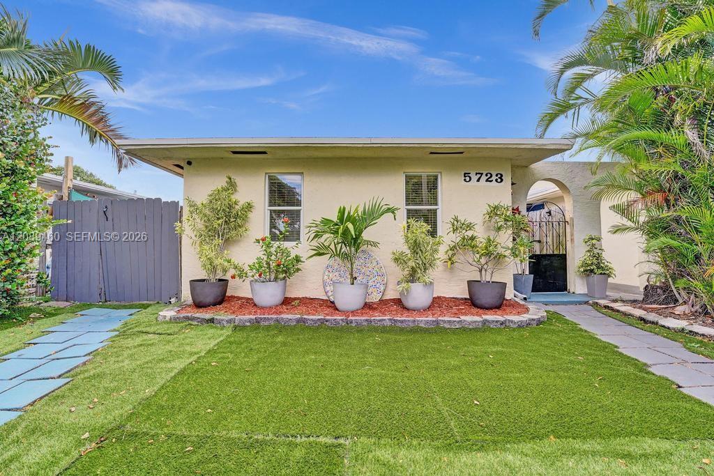 5723 SW 24th Ave — Photo 4