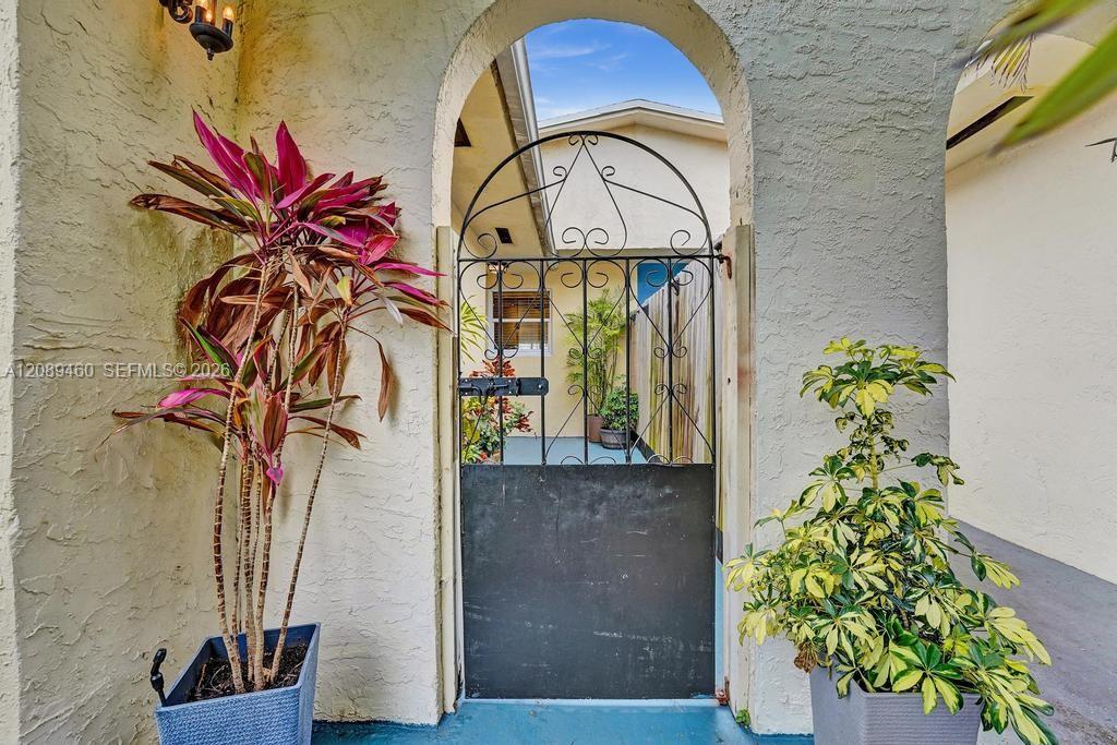 5723 SW 24th Ave — Photo 5