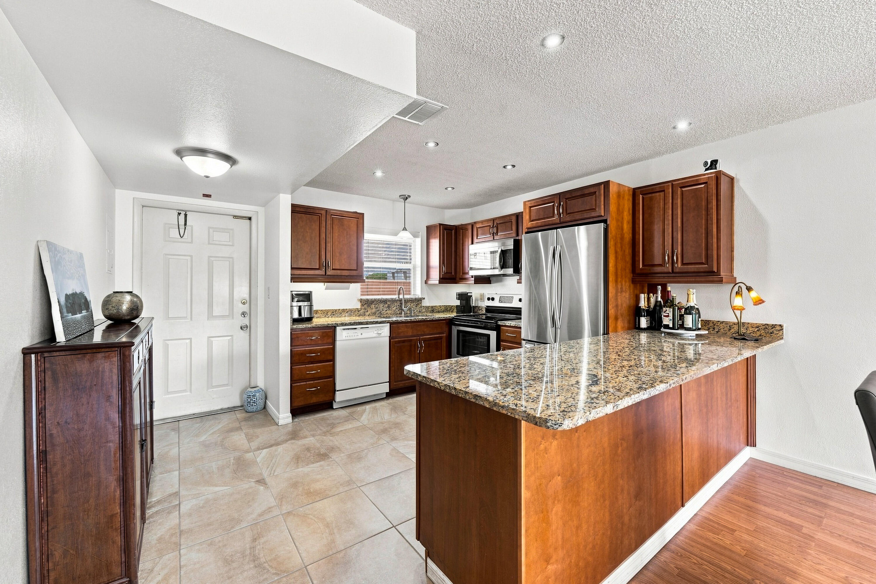 805 W Oakland Park Boulevard — Photo 5