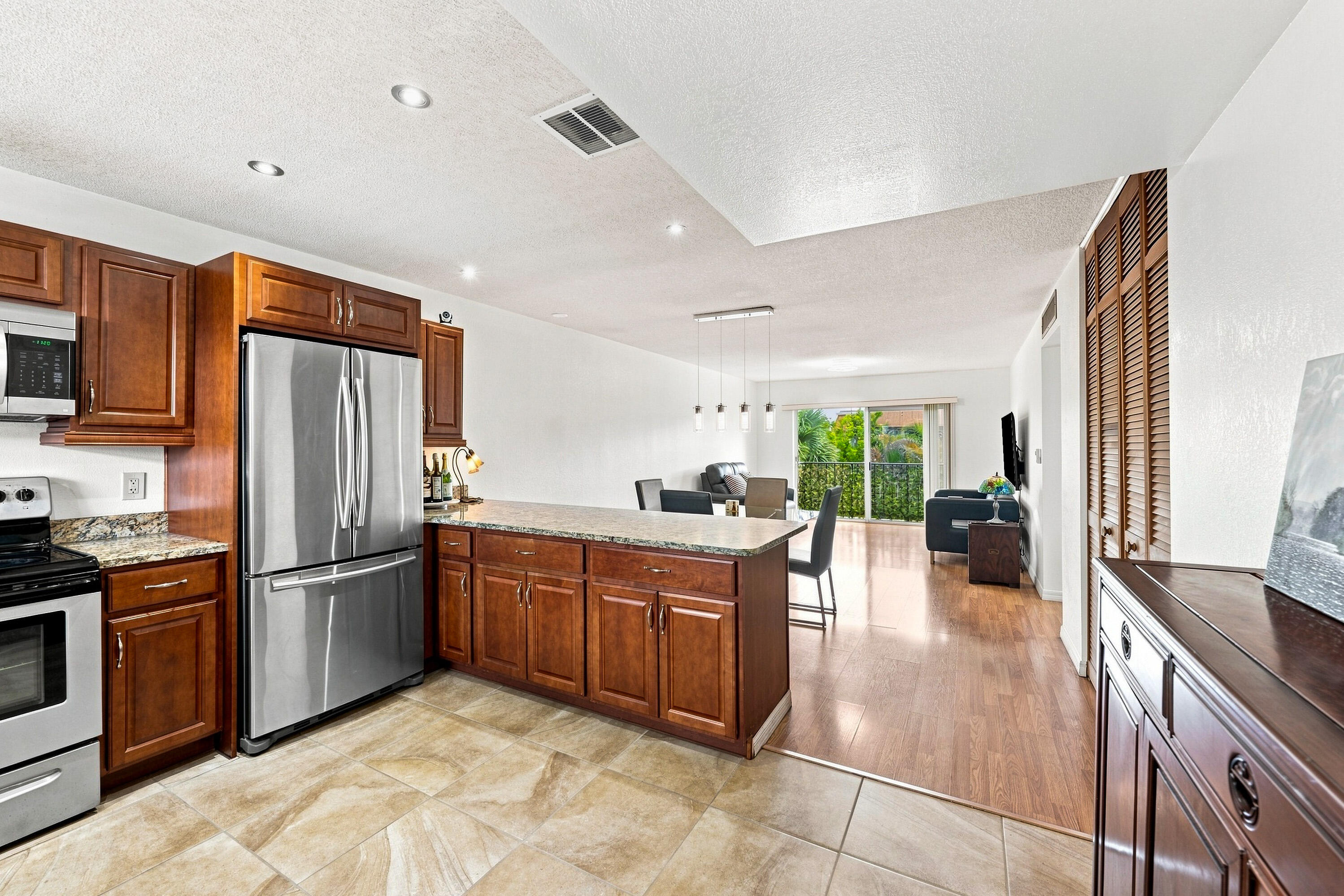 805 W Oakland Park Boulevard — Photo 4