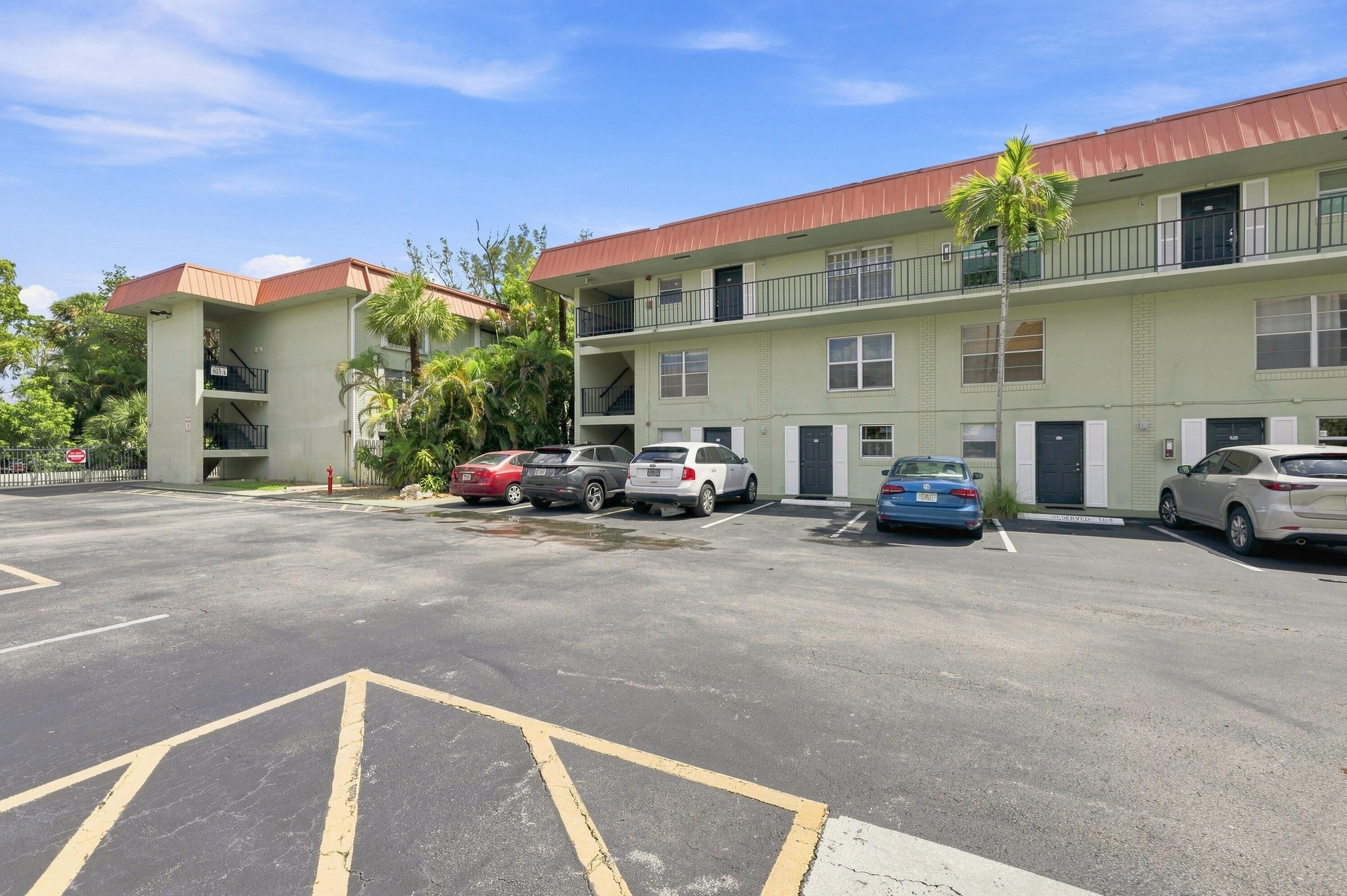 805 W Oakland Park Boulevard — Photo 3