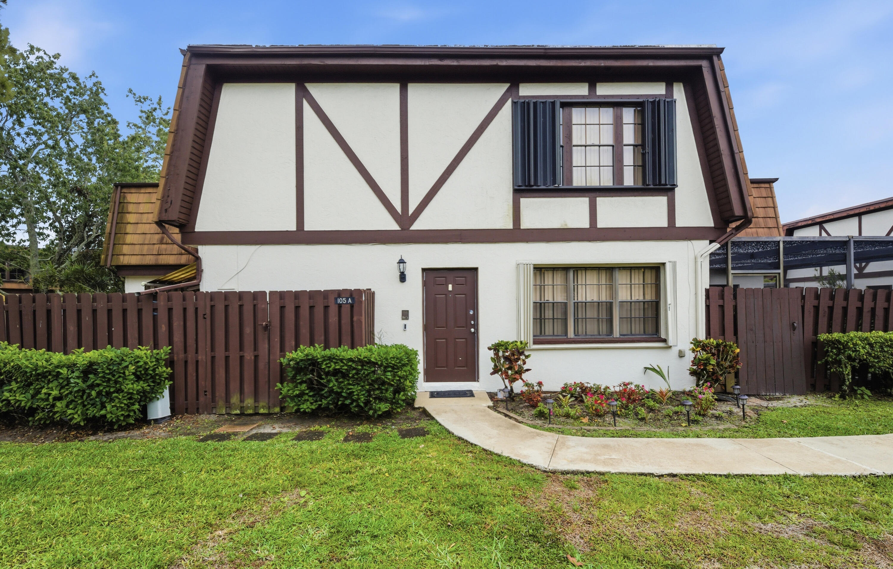 105 Weybridge Circle # A — Photo 2