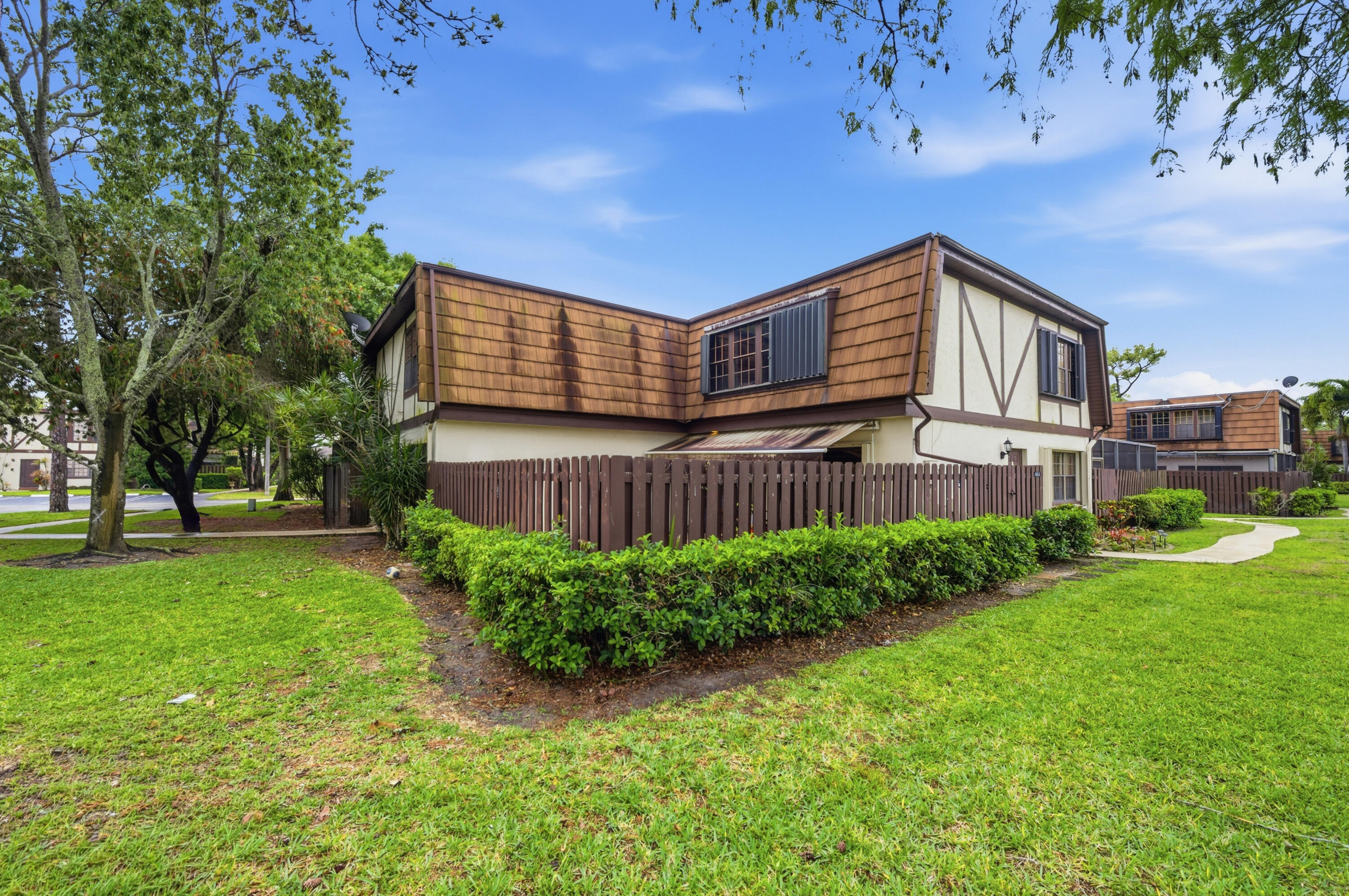 105 Weybridge Circle # A — Photo 3