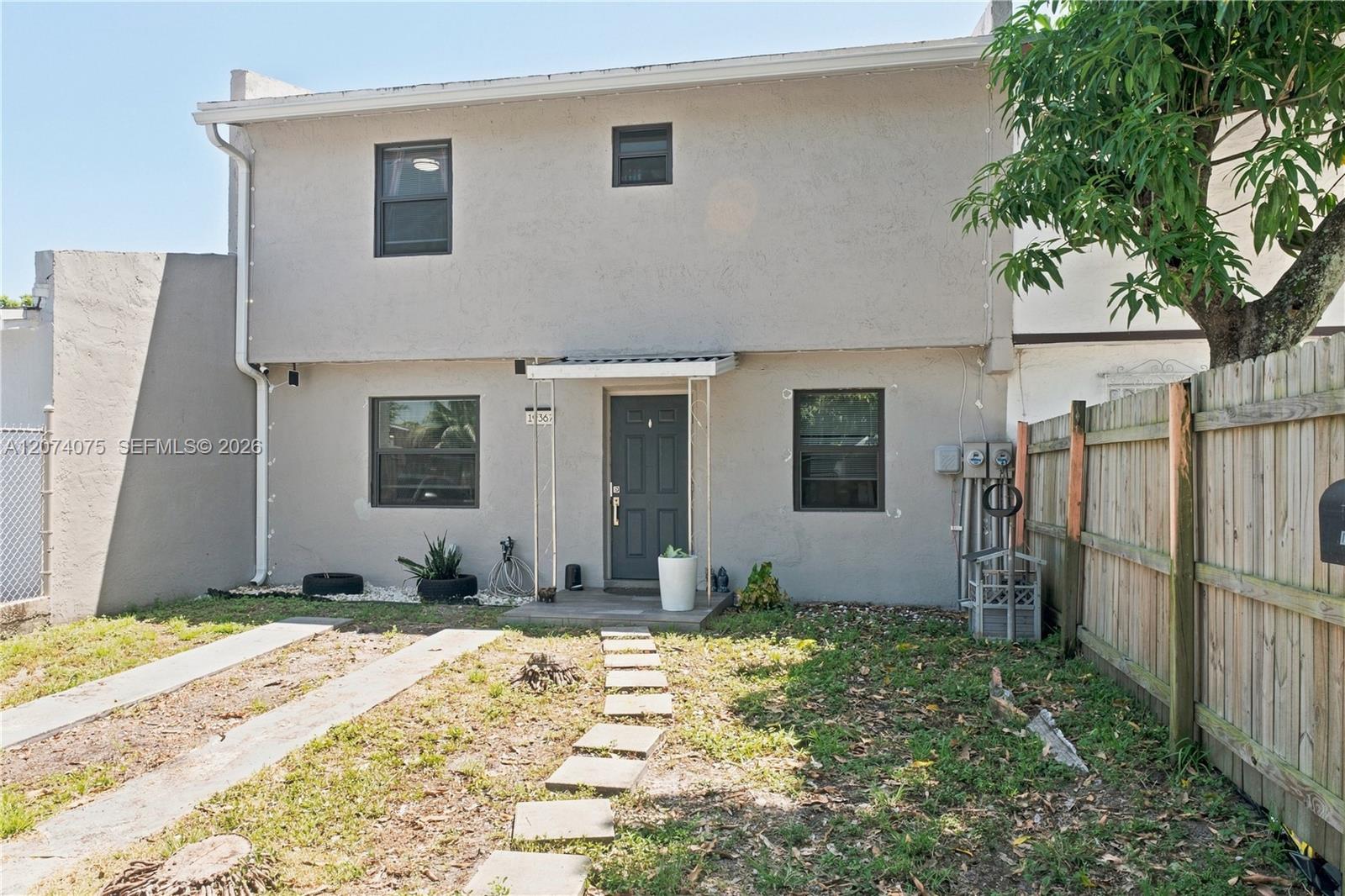 19367 NW 45th Ave — Photo 2