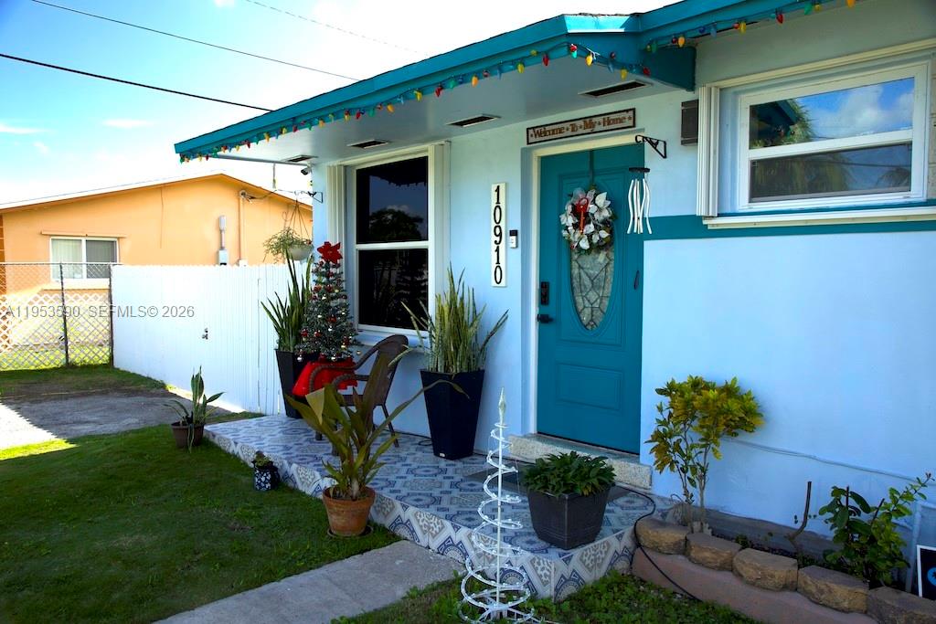 10910 SW 217th Ter — Photo 3