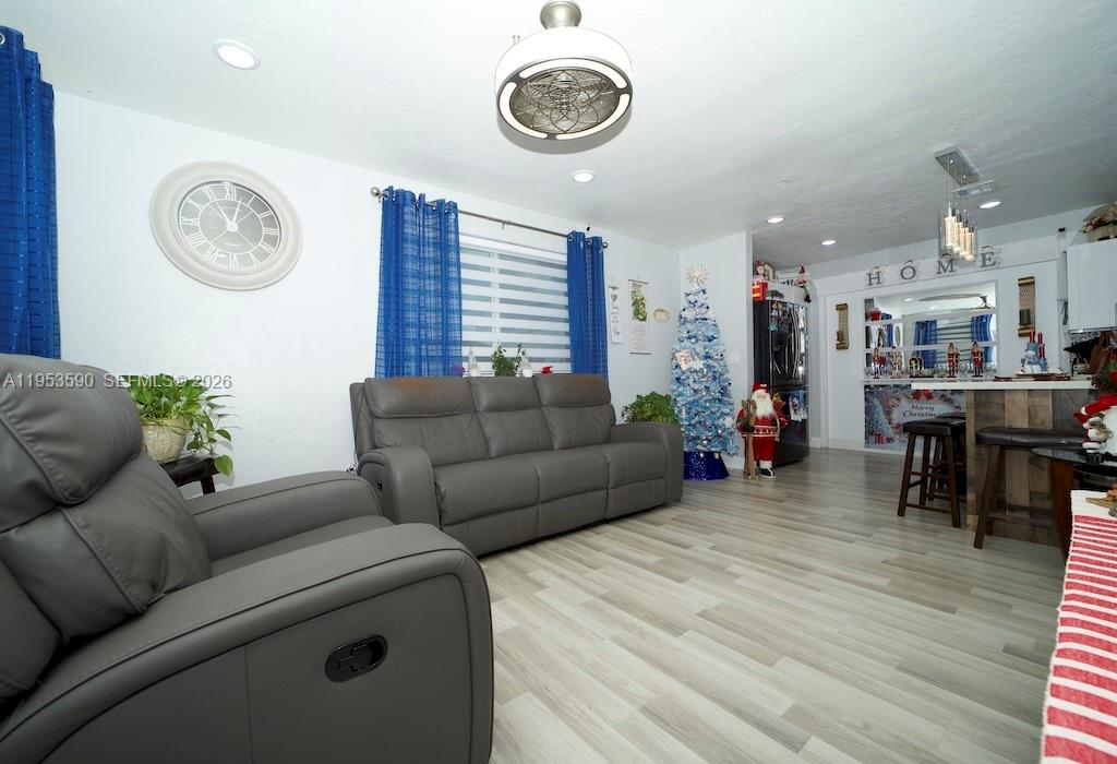 10910 SW 217th Ter — Photo 4