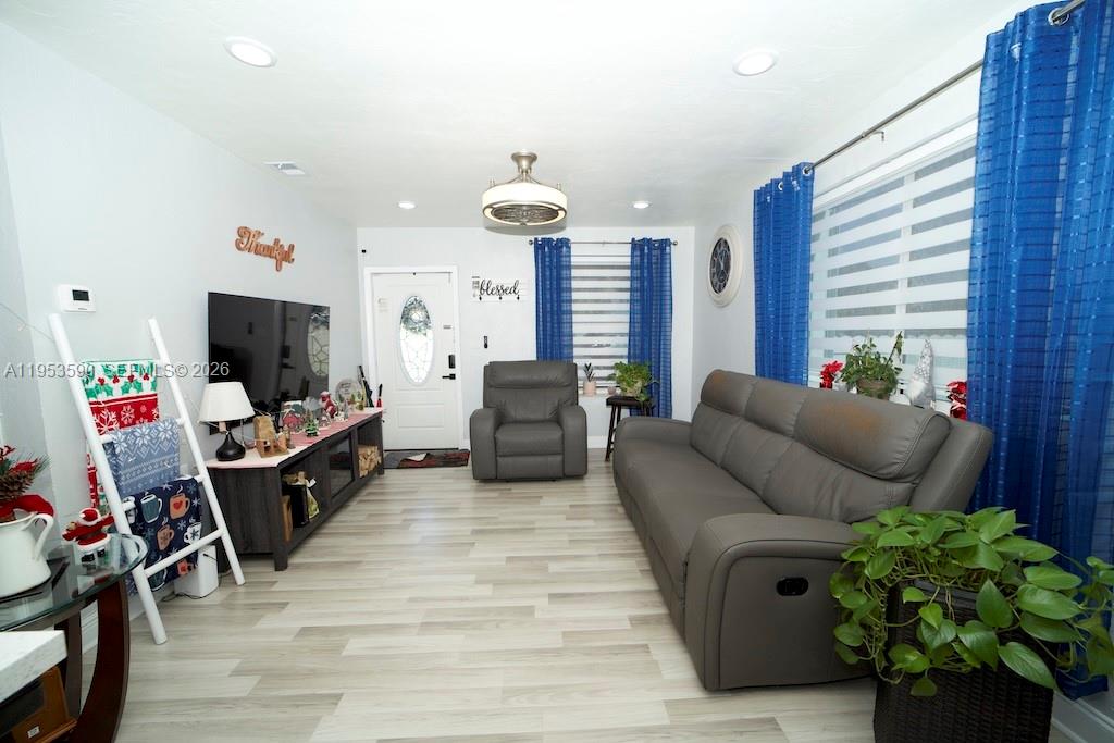 10910 SW 217th Ter — Photo 5