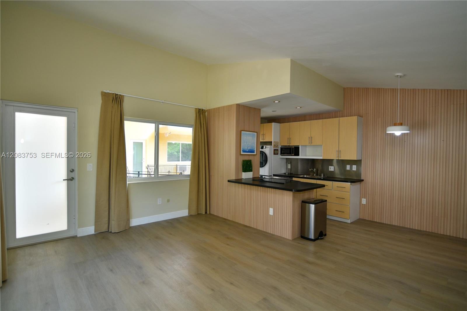 65 W Washington Ave # 26 — Photo 2