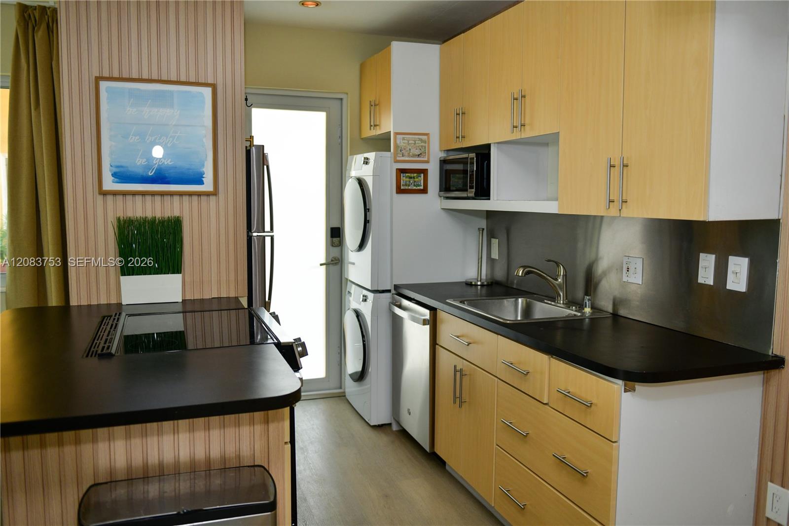 65 W Washington Ave # 26 — Photo 4
