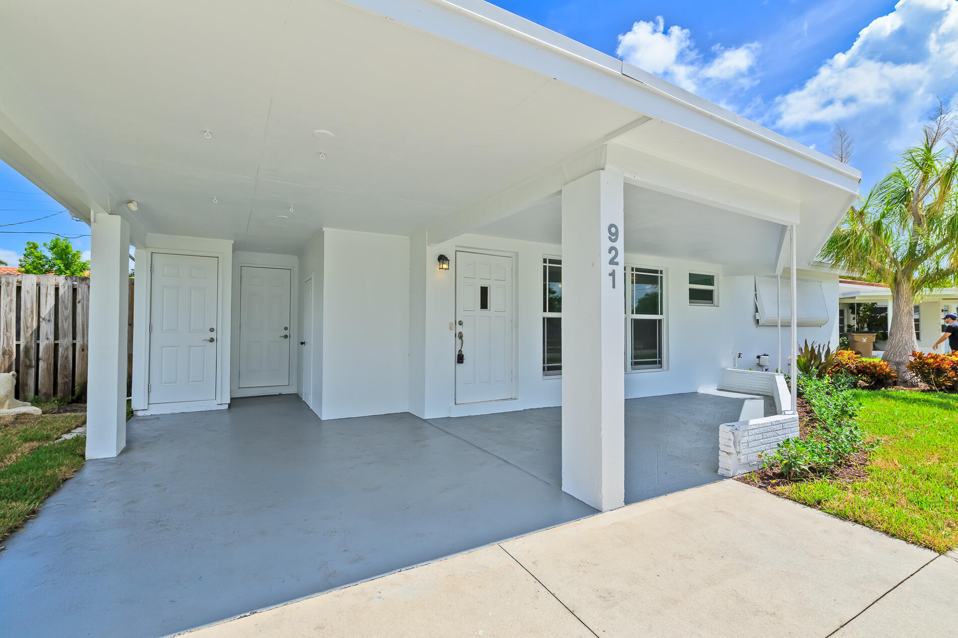 921 SE 15th Court — Photo 4