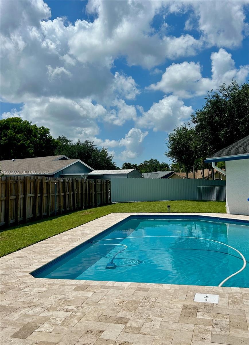 2760 SW 86th Way — Photo 2