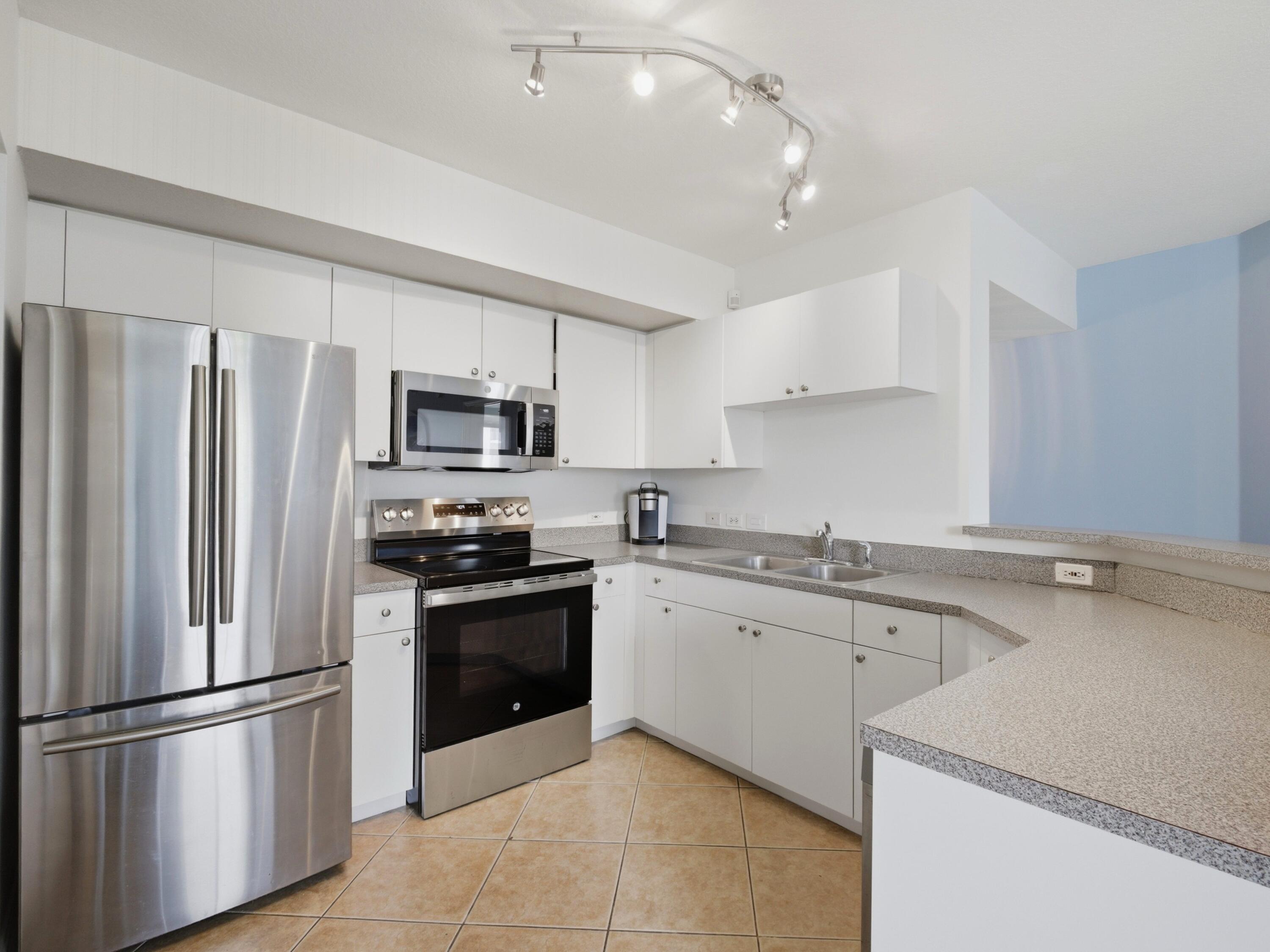 316 Villa Circle — Photo 2