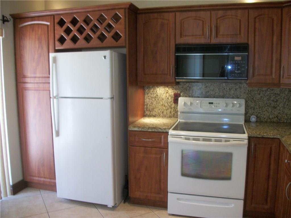 4953 E LAKES Drive — Photo 5