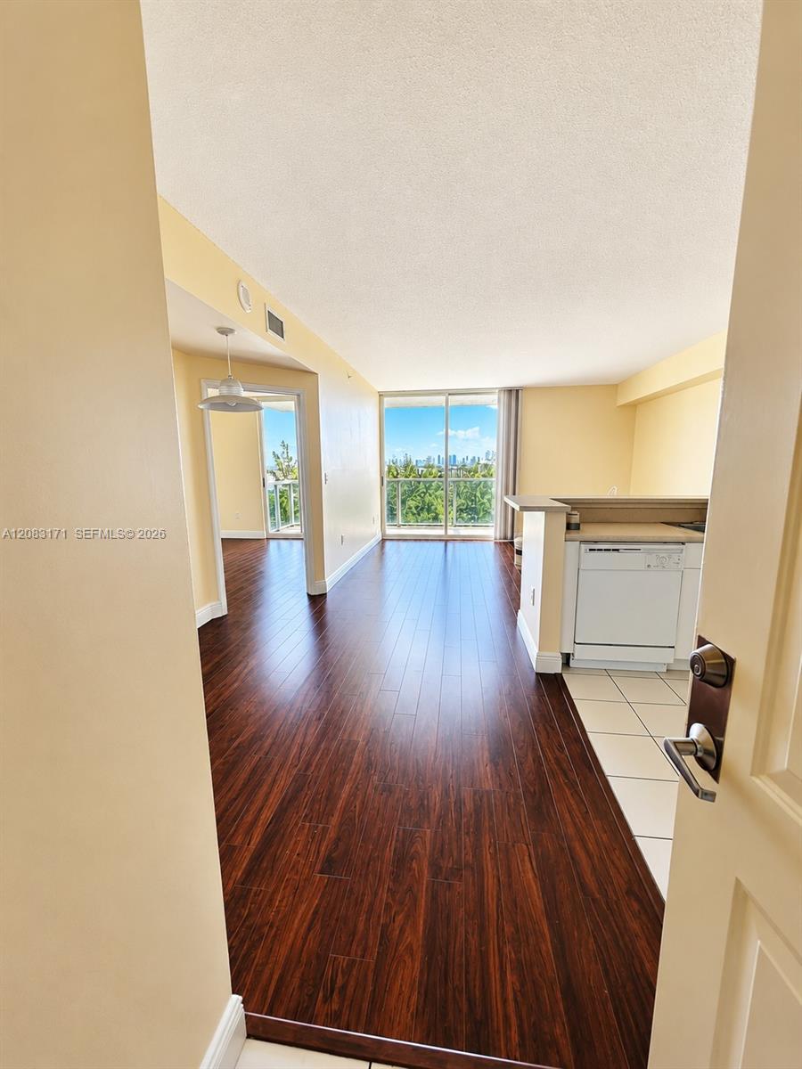 5077 NW 7th St # 1105, Miami FL 33126