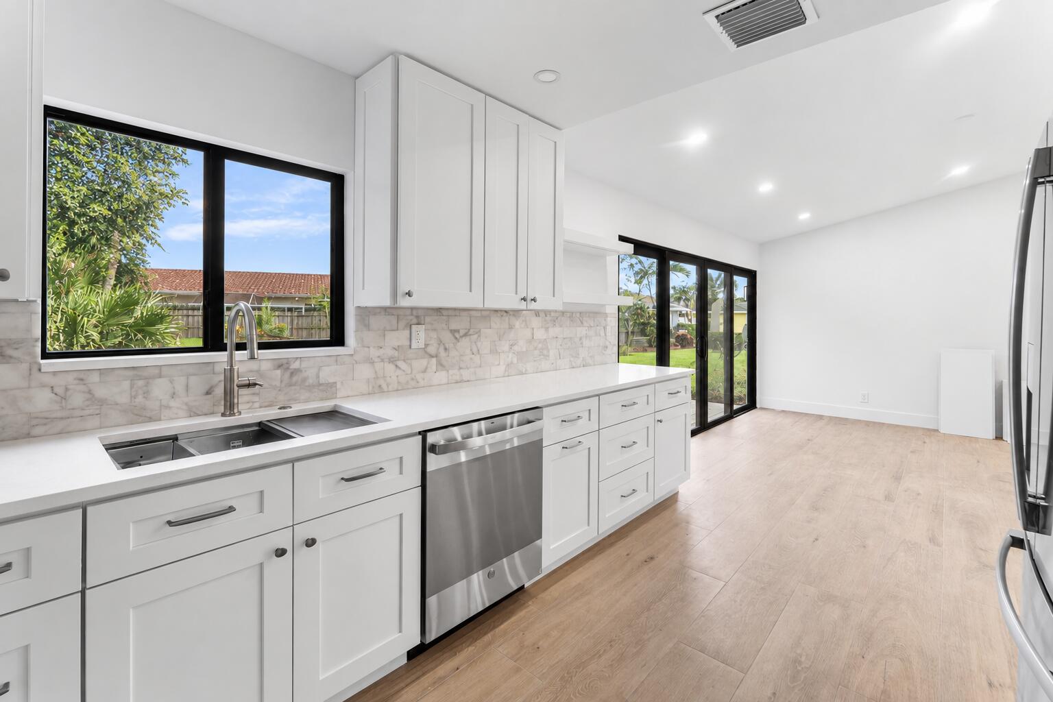 24 Russell Street — Photo 4