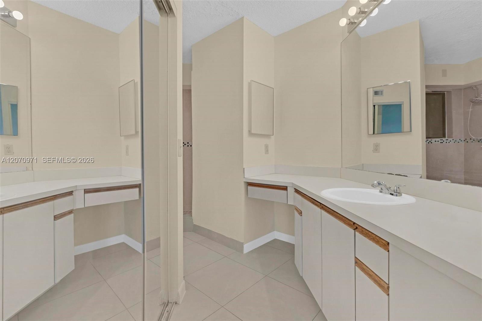 15545 N Miami Lakeway N # 106 View 10