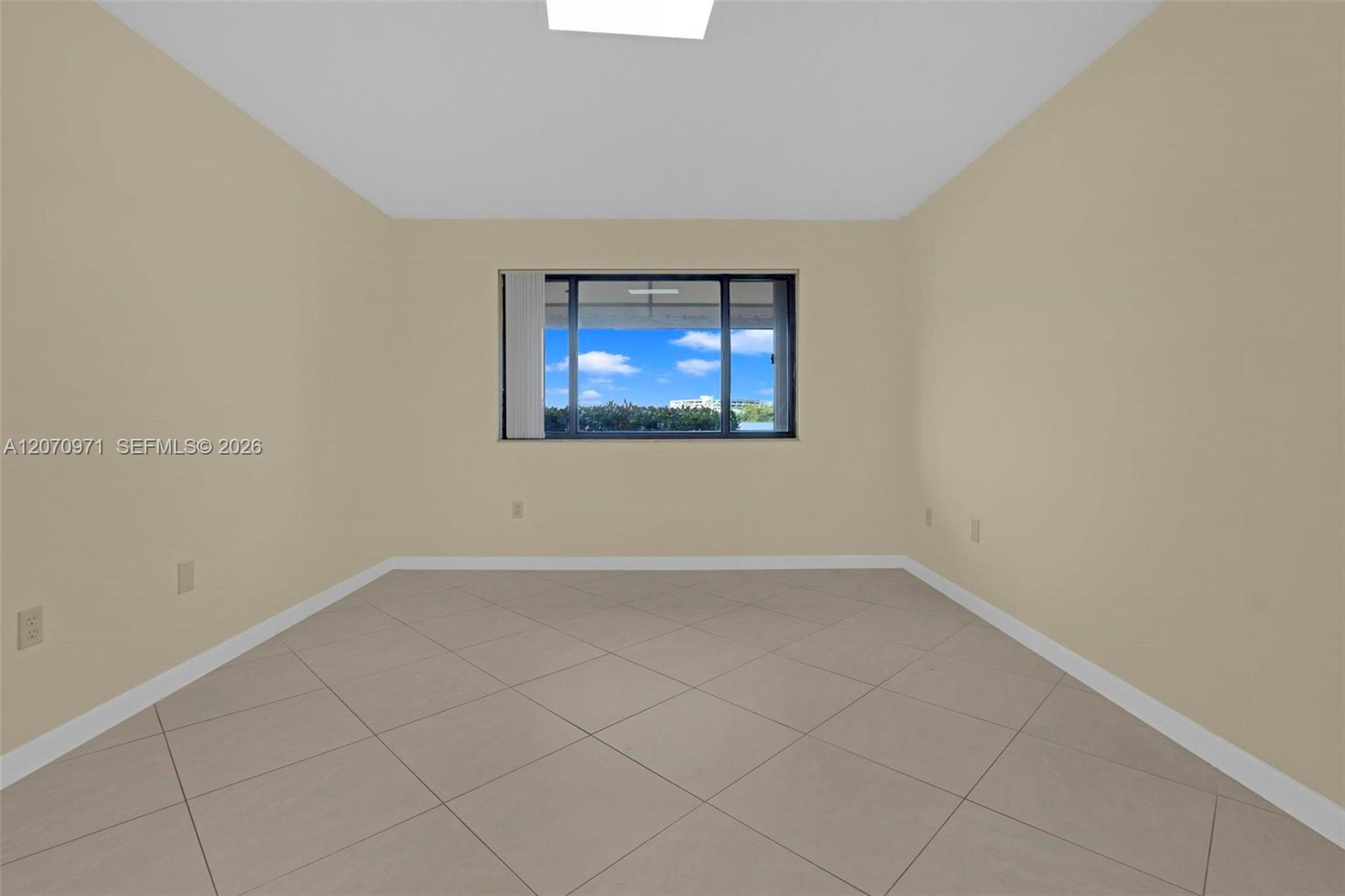 15545 N Miami Lakeway N # 106 View 11