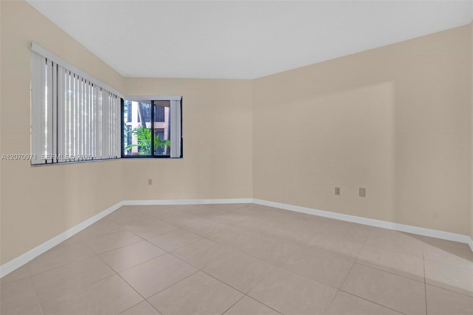 15545 N Miami Lakeway N # 106 View 12
