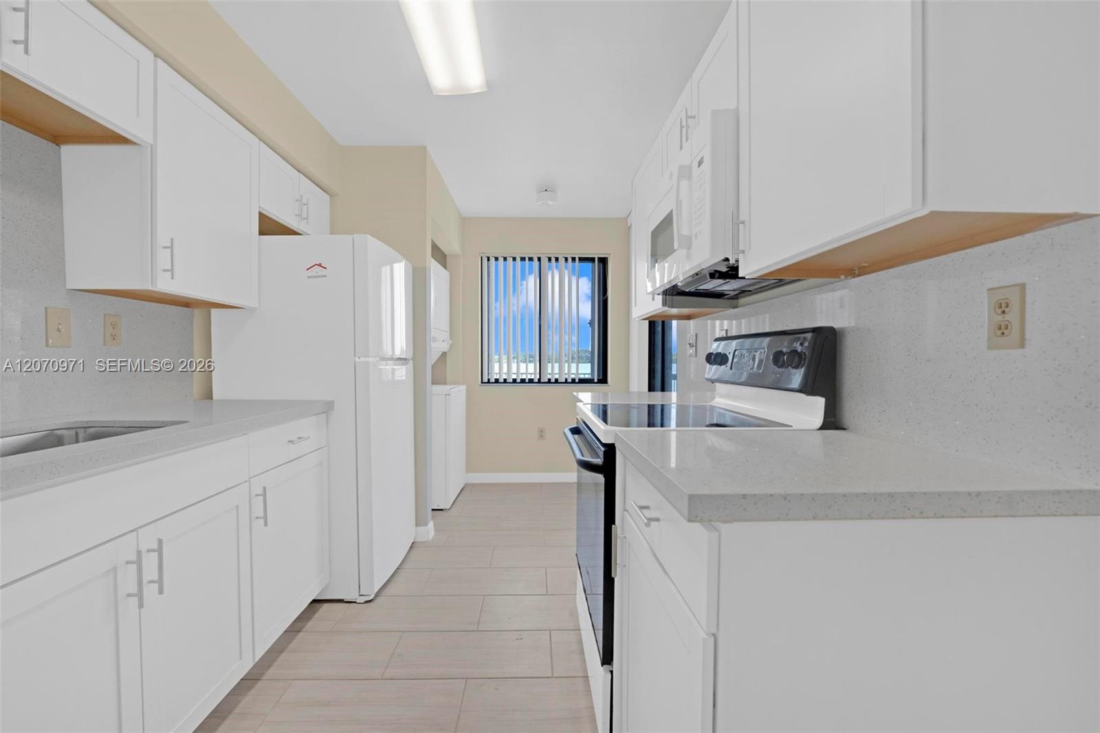 15545 N Miami Lakeway N # 106 View 4