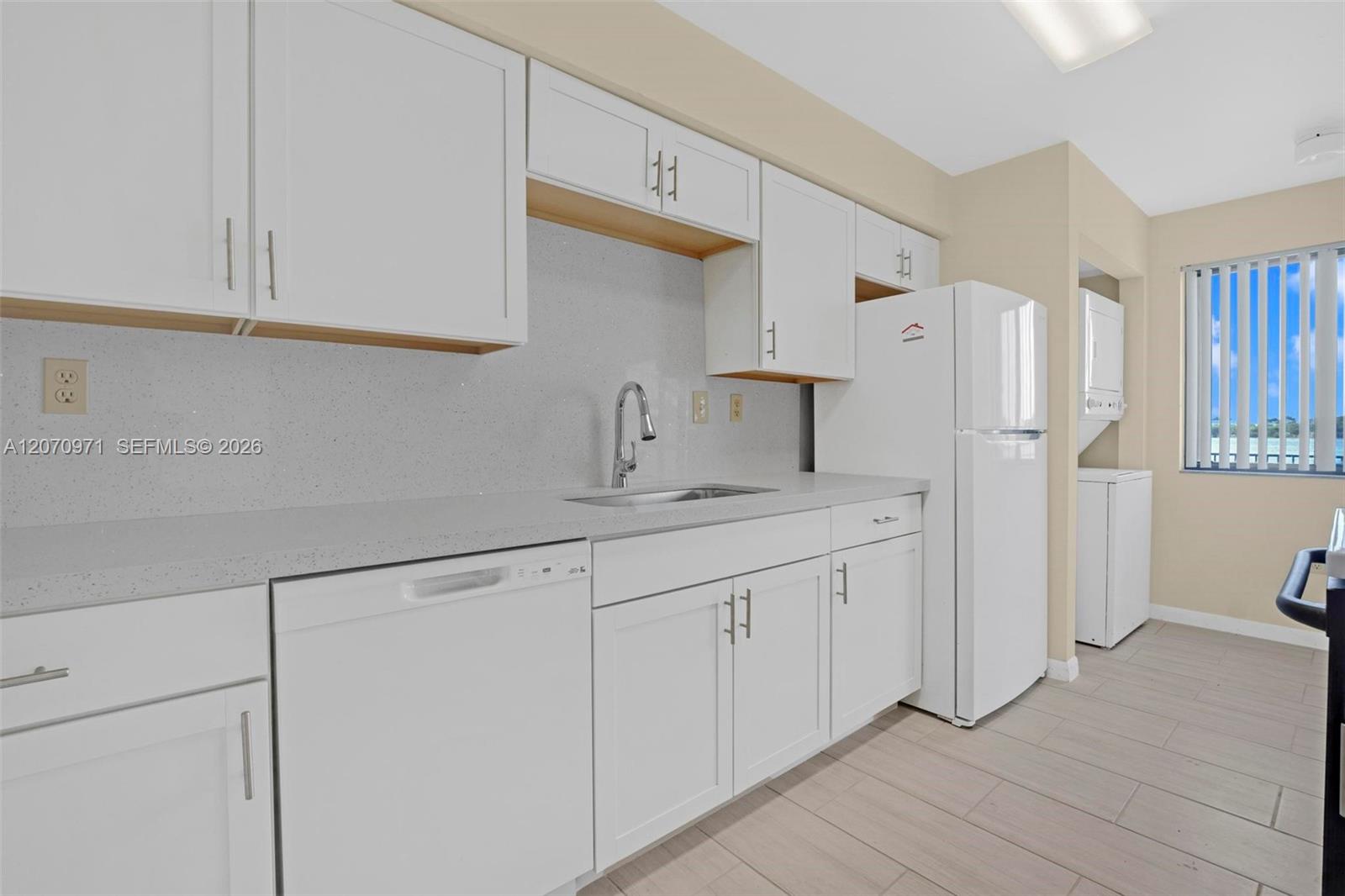 15545 N Miami Lakeway N # 106 View 5