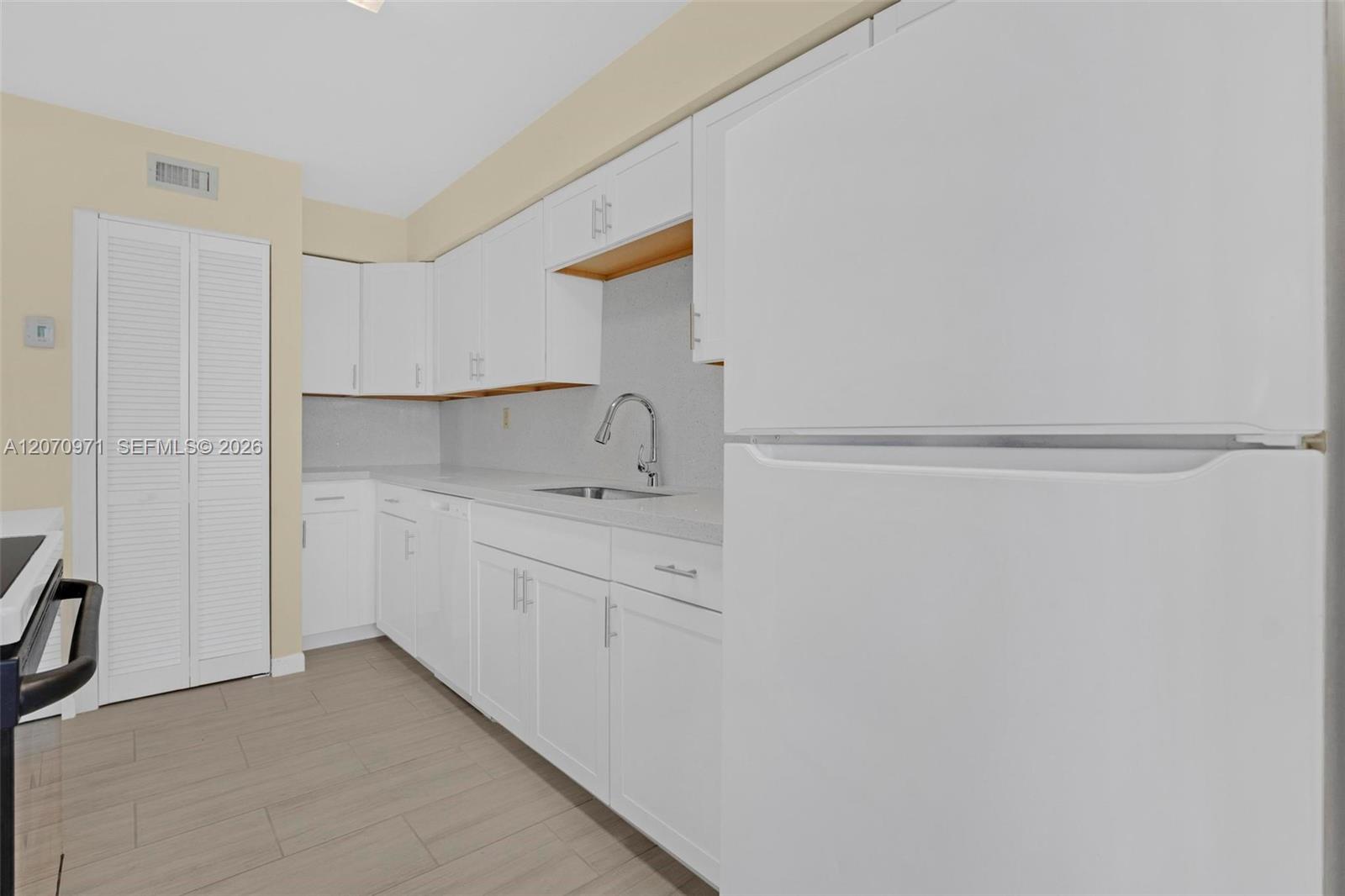 15545 N Miami Lakeway N # 106 View 6